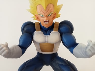 Super Vegeta intimida a Cell Segunda Forma en estas dos monumentales figuras de ‘Dragon Ball Z’