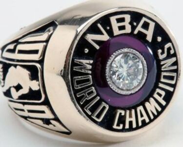 Campeón: PHILADELPHIA 76ERS. Final: Sixers 4-Lakers 0. MVP: Moses Malone.