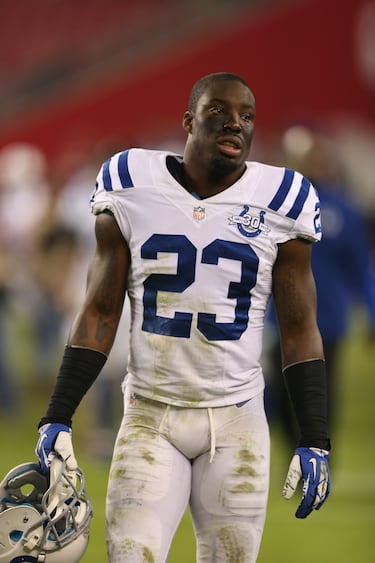 Washington, 27 de mayo de 1988-Southwest Ranches, 1 de abril de 2024. 35 años. Jugó diez temporadas en la NFL con tres equipos en la posición de cornerback y participó en dos Pro Bowl. Era hermano de Vernon Davis, también jugador de fútbol americano.