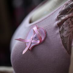 Día Mundial del Cáncer de Mama: ¿Por qué se representa con el color rosa?