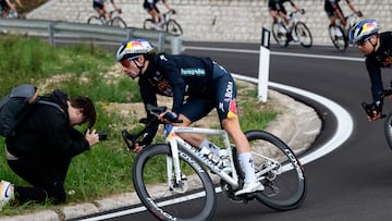 Red Bull-Bora-Hansgrohe's Slovenian rider Primoz Roglic rides during the 6th stage of the 108th Giro d'Italia cycling race 227kms from Potenza to Naples on May 15, 2025. (Photo by Luca Bettini / AFP)
