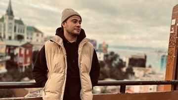 “Llegué a Chile desde Australia y no me han dado trabajo, he dormido durante tres meses en el sillón de un amigo”