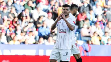 Corona celebra uno de sus goles ante el Levante.