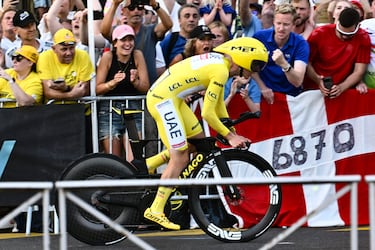 El esloveno Tadej Pogacar durante la crono de hoy.