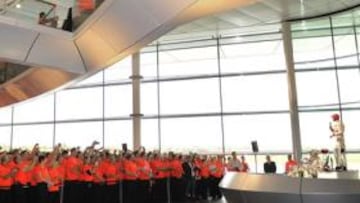 <b>FÓRMULA 1 </b>Lewis Hamilton en la celebración con McLaren.