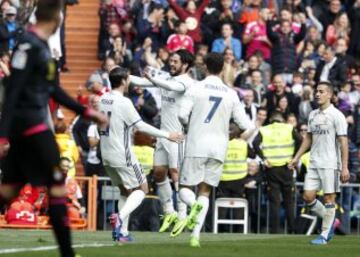 Los jugadores celebran el 1-0 de Morata. 