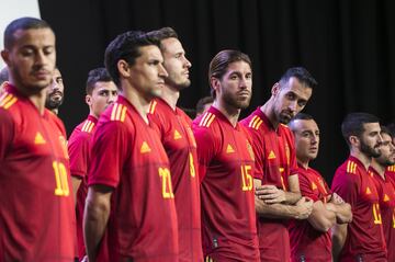 Spain players model the new shirt which the team will wear at next year's Euro 2020 today in the Luis Aragonés room in Las Rozas.