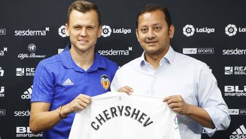 16/08/18 PRESENTACION DE DENIS CHERYSHEV COMO NUEVO JUEGADOR DEL VALENCIA ANIL MURTHY