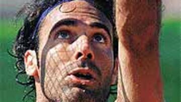 <b>A REDIMIRSE.</B> El hombre de las oraciones mejor compuestas. En el doble, junto a Albert Costa, Álex se redime de una nefasta temporada individual. Y hoy...