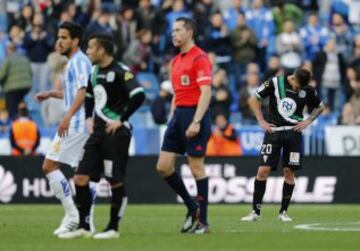 El centrocampista argentino del Córdoba Bruno Zuculini (d) tras finalizar el partido de la jornada 27ª edición de la Liga BBVA