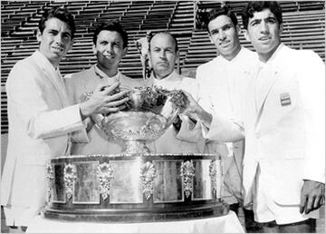 Fue el estandarte del equipo espa?ol de Copa Davis entre 1967 y 1980, consiguiendo un r¨¦cord de 60 victorias y 27 derrotas en partidos de la Copa Davis