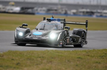 El piloto español logra su primera victoria en Estados Unidos con la marca Cadillac tras tres turnos excepcionales en una carrera que se vio interrumpida por la lluvia.