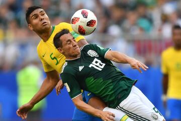 Casemiro y Andrés Guardado.