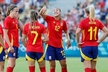 NANTES (FRANCIA), 25/07/2024.- (i-d) Las jugadoras españolas Irene Paredes, Athenea del Castillo, Patri Guijarro y Alexia Putellas durante el partido de la fase de grupos de los Juegos Olímpicos que España y Japón disputan este jueves en el Estadio de la Beaujoire de Nantes (Francia). EFE/ Miguel Toña
