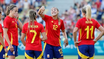 NANTES (FRANCIA), 25/07/2024.- (i-d) Las jugadoras españolas Irene Paredes, Athenea del Castillo, Patri Guijarro y Alexia Putellas durante el partido de la fase de grupos de los Juegos Olímpicos que España y Japón disputan este jueves en el Estadio de la Beaujoire de Nantes (Francia). EFE/ Miguel Toña