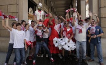 Seguidores en las calles de Turin antes del partido de la final de Europa League entre el Sevilla y Benfica. 