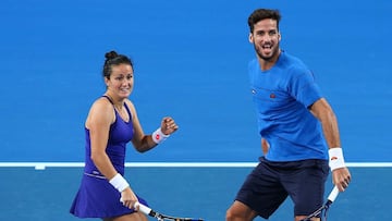 Lara Arruabarrena y Feliciano L&oacute;pez, en un partido de la Copa Hopman.