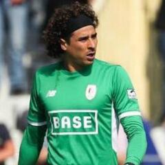 Ochoa y el Standard respiran: derrotan al KV Kortrijk