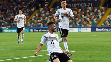 Richter celebra el gol.