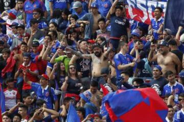 Hinchas de Universidad de Chile realizan banderazo en el Estadio Nacional, previo al Superclásico del domingo 02 de Octubre del 2016.
