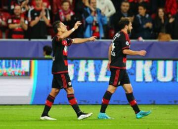 Los rostros de Javier Chicharito Hernández tras marcar su primer gol con el Bayer Leverkusen en Champions