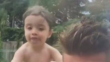 Sergio Ramos ha publicado un v&iacute;deo en su cuenta de Instagram junto a su hijo mayor, Sergio Ramos Jr. en la piscina.
 @sr4oficial