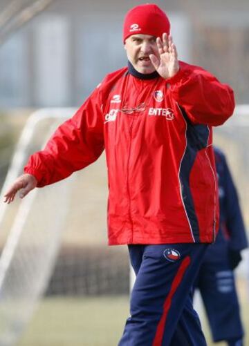 El fin de la buena relación con la prensa. Las fotos de un entrenamiento en Japón sin su dentadura -se estaba sometiendo a un tratamiento- provocaron la ira de Bielsa.