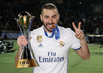 El galo ha ganado el Mundial de Clubes en cinco ocasiones, todas con el Real Madrid. La edici¨®n pasada, Karim disput¨® dos partidos con el Al-Ittihad para posicionarse como uno de los dos delanteros con m¨¢s apariciones en el torneo. Benzema es adem¨¢s el segundo m¨¢ximo goleador hist¨®rico del Mundial de Clubes por detr¨¢s de Cristiano Ronaldo y empatado con Messi y Luis Su¨¢rez.
