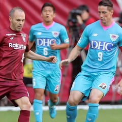 Sin goles en el primer duelo en liga entre Iniesta y Torres