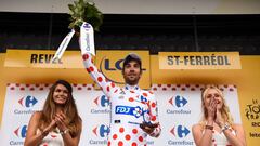 Thibaut Pinot posa en el podio con el maillot de la monta&ntilde;a tras la d&eacute;cima etapa del pasado Tour de Francia con final en Revel.
