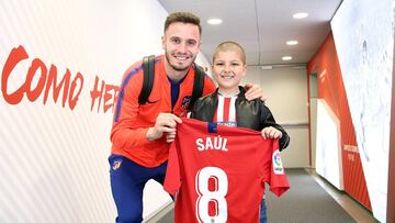 &Aacute;lvaro se hace una foto con Sa&uacute;l en los pasillos del Wanda Metropolitano antes del Atl&eacute;tico-Villarreal.