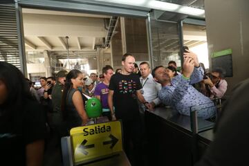 Chris Froome y Rigoberto Urán recorrieron algunos sectores de la ciudad de Medellín en el Tranvía de Ayacucho y en el Metrocable, en compañía del alcalde de la ciudad, Federico Gutiérrez, previo a lo que será el Giro de Rigo que se llevará a cabo este domingo 4 de noviembre.