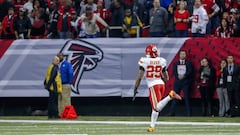 ELX01. Atlanta (United States), 04/12/2016.- Kansas City Chiefs defensive back Eric Berry makes a game-winning interception to the end zone on a two-point conversion attempt by the Atlanta Falcons during the second half of the NFL American football game between the Kansas City Chiefs and the Atlanta Falcons at the Georgia Dome in Atlanta, Georgia, USA, 04 December 2016. (F&uacute;tbol, Estados Unidos) EFE/EPA/ERIK S. LESSER