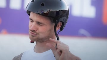 Jordan Clark haciendo el gesto de "por poco" tras intentar un truco de scooter en el Extreme Barcelona 2024.
