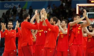 España sufre hasta el final pero evita la catástofe ante Nigeria ganando por 87-96.