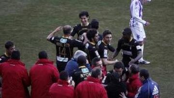 <b>ALEGRÍA. </b>Los jugadores del Granada celebraron el gol de la victoria, la segunda a domicilio, con el banquillo andaluz