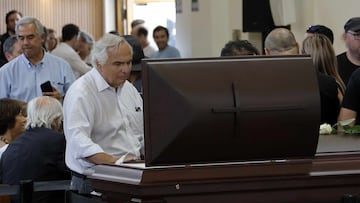 Chadwick sorprende en funeral de ´Negro´ Piñera y entona su canción más famosa