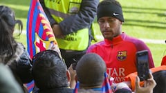 10,000 fans descend on the Miniestadi to watch Barça at work
