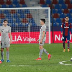 Íñigo Martínez vio la roja por agresión a Sergio León