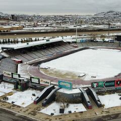 Estadio Olímpico Benito Juárez amanece cubierto de blanco