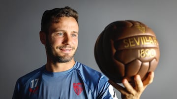 Saúl posa para As en la Ciudad Deportiva del Sevilla.