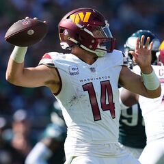 Sam Howell es intercambiado a los Seattle Seahawks