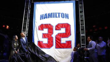 Former Detroit Pistons player Richard Hamilton unveils a banner with his jersey number to be retired during a halftime ceremony at an NBA basketball game against the Boston Celtics in Auburn Hills, Mich., Sunday, Feb. 26, 2017. (AP Photo/Paul Sancya)