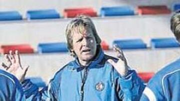 <b>'OJO AL ARGENTINO'. </b>Eso es lo que parece decir Schuster a sus pupilos, que mañana se enfrentan a la magia de Riquelme.