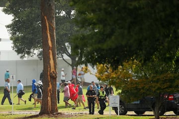Una tormenta eléctrica paró el juego en el East Lake Golf Club de Atlanta, el campo en el que se disputa el Tour Championship, la final de la millonaria FedEx Cup. Un rayo cayó sobre un árbol, que se incendió y provocó que varios espectadores resultaran heridos. Varias ambulancias se dirigieron al lugar del suceso, aunque, según la NBC, no correrían peligro las vidas de ninguno de los afectados.