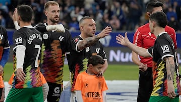 14/03/25 PARTIDO SEGUNDA DIVISION
REAL OVIEDO - ELCHE
CAZORLA SALUDANDO A SUS RIVALES