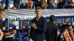 SAN SEBASTIÁN, 20/09/2023.- El técnico de la Real Sociedad, Imanol Alguacil, momentos antes del inicio del encuentro correspondiente a la fase de grupos de la Liga de Campeones que disputan este miércoles en el estadio Reale Arena en San Sebastián. EFE/ Juan Herrero
