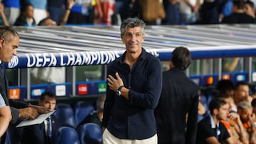 SAN SEBASTIÁN, 20/09/2023.- El técnico de la Real Sociedad, Imanol Alguacil, momentos antes del inicio del encuentro correspondiente a la fase de grupos de la Liga de Campeones que disputan este miércoles en el estadio Reale Arena en San Sebastián. EFE/ Juan Herrero
