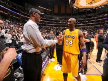 Kobe Bryant, de Los Angeles Lakers, con su padre Joe.