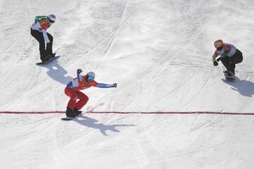 Pierre Vaultier entra primero en meta, seguido de Jarryd Hughes y Regino Hernández. 